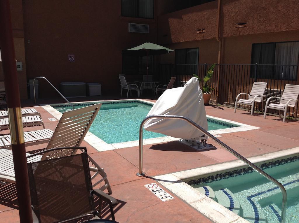 Quality Inn & Suites Oceanside Near Camp Pendleton Exteriér fotografie