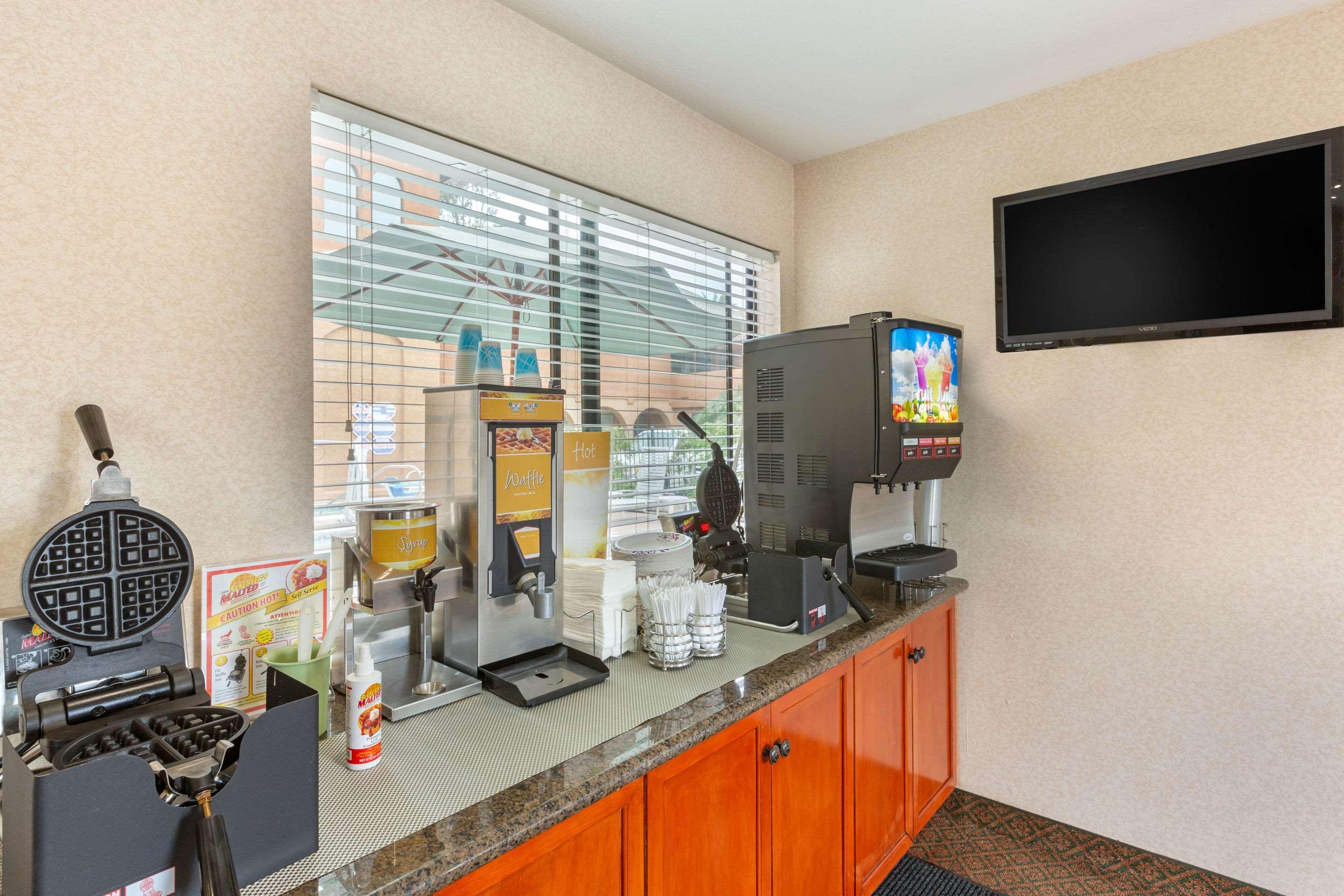 Quality Inn & Suites Oceanside Near Camp Pendleton Exteriér fotografie