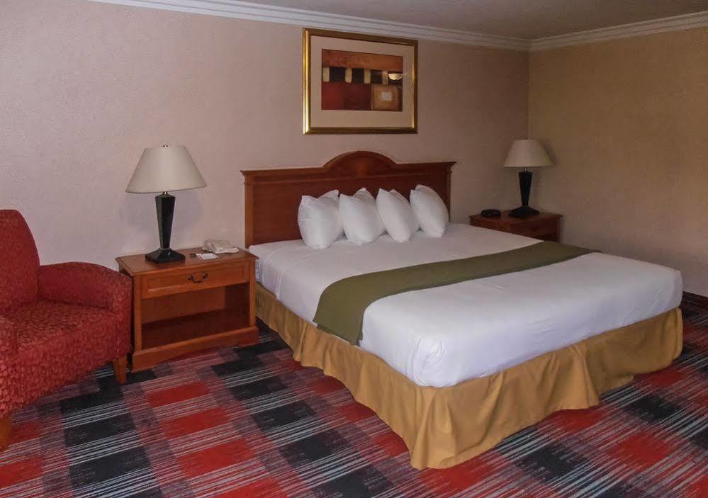 Quality Inn & Suites Oceanside Near Camp Pendleton Exteriér fotografie